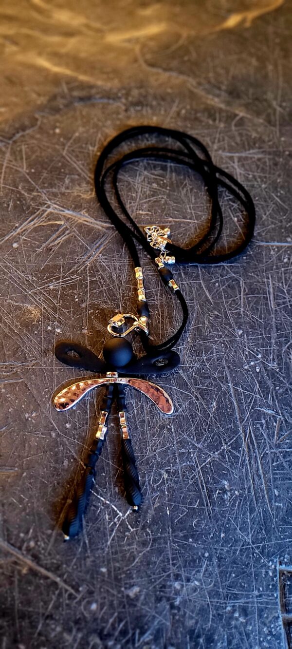 Collar negro Libélula
